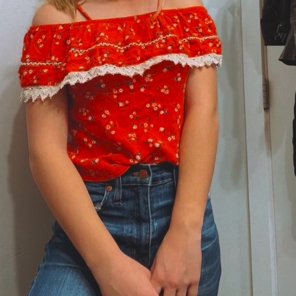 No Boundaries Tops - Off the shoulder tee/tank.